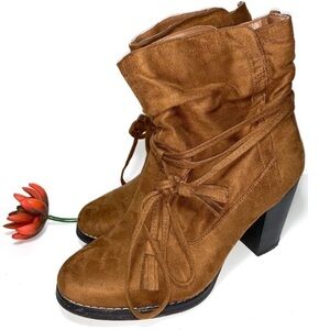 New Edition‎ brown suede booties with tassel!